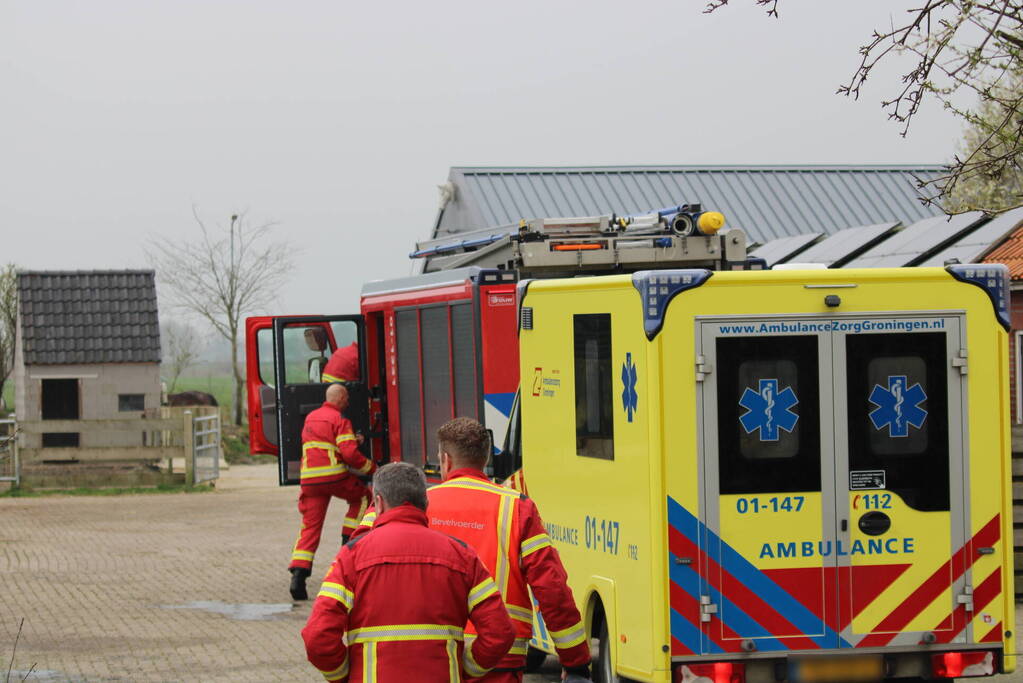 Tractor raakt te water, bestuurder gewond