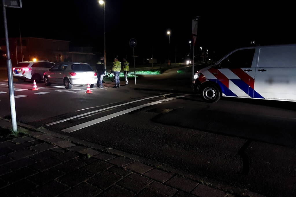 Fietser geschept bij rotonde