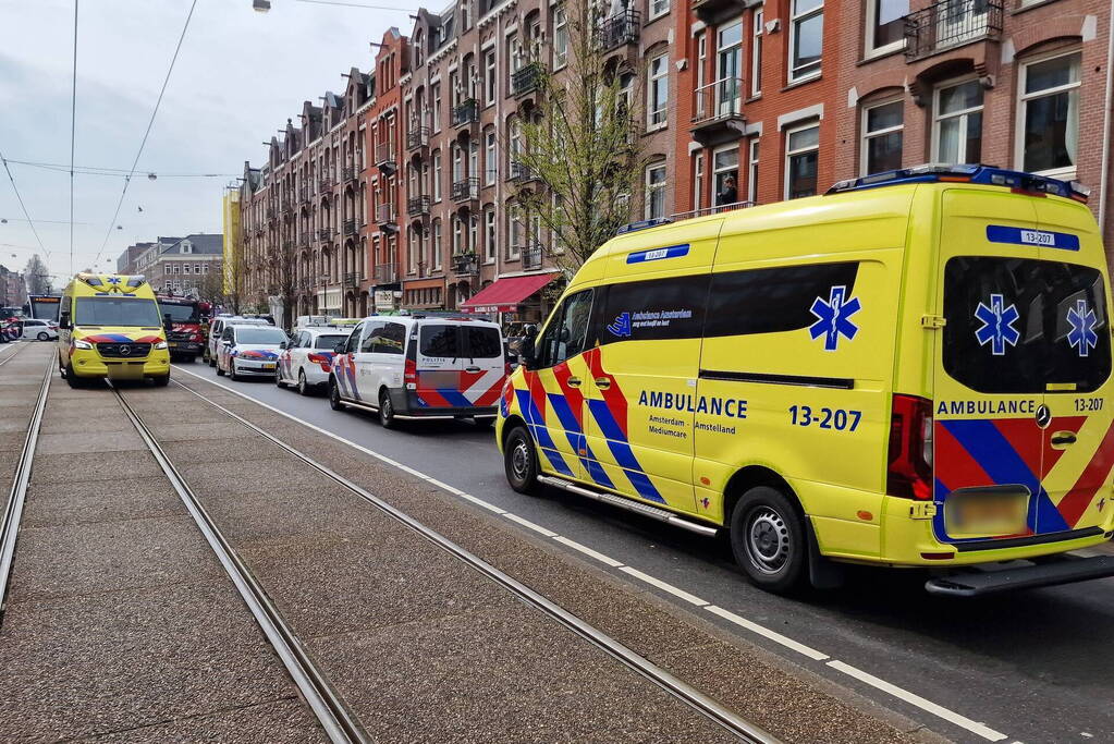 Een vrouw met verward gedrag uit woning gehaald