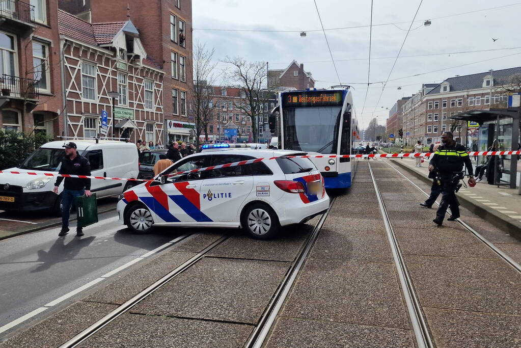 Een vrouw met verward gedrag uit woning gehaald