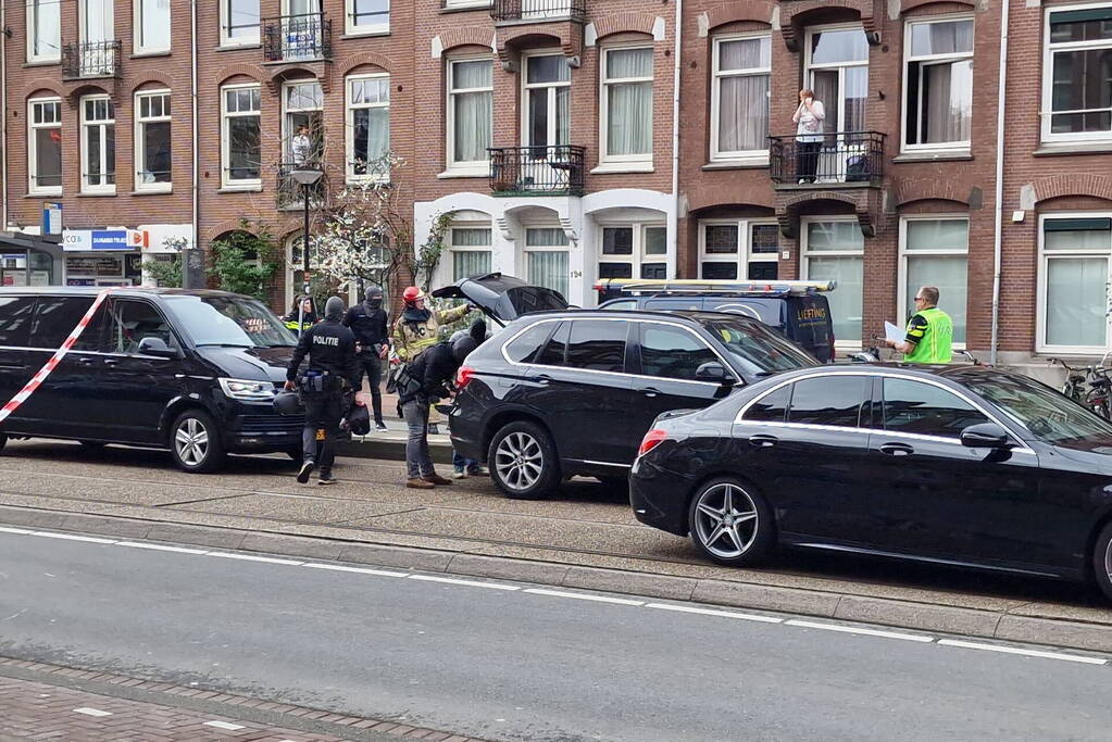 Een vrouw met verward gedrag uit woning gehaald