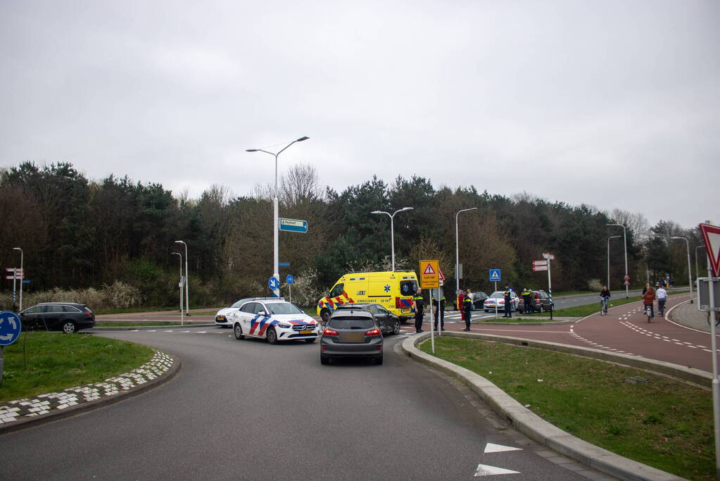 Wederom fietser aangereden op beruchte rotonde