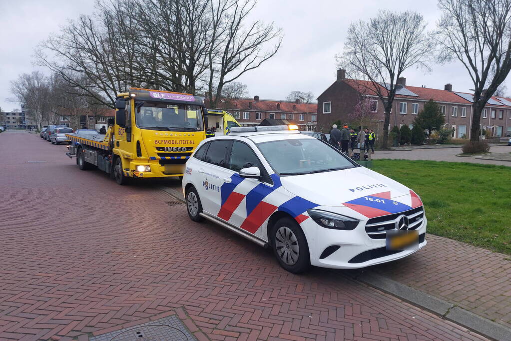 Twee personenauto's met elkaar in botsing