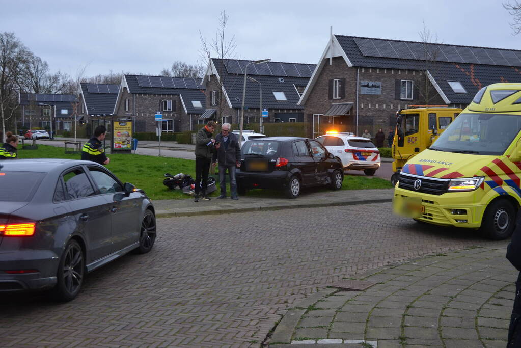 Twee personenauto's met elkaar in botsing