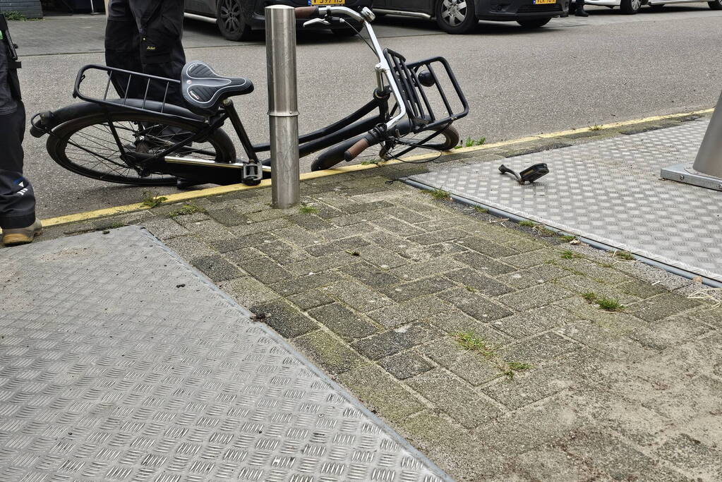 Fietser gewond bij aanrijding met vrachtwagen