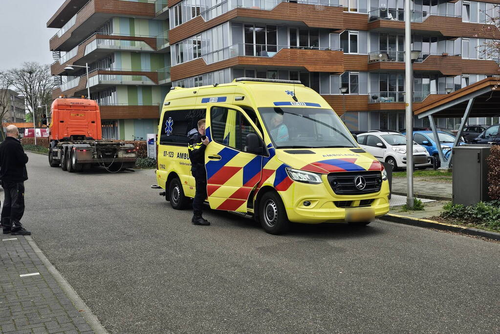 Fietser gewond bij aanrijding met vrachtwagen