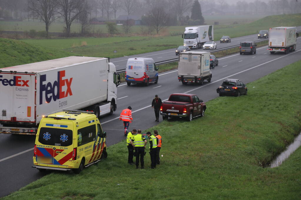 Kop-staartbotsing tussen twee voertuigen op de A50