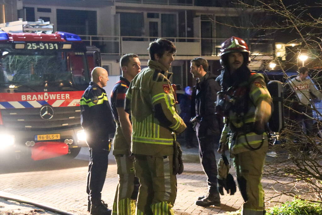 Brand in achtertuin van woning snel onder controle