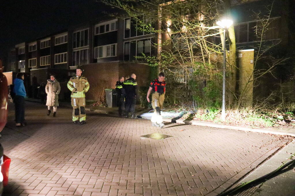 Brand in achtertuin van woning snel onder controle