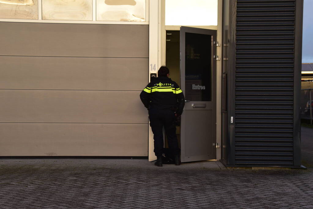 Brand in bedrijfspand zorgt voor rookontwikkeling