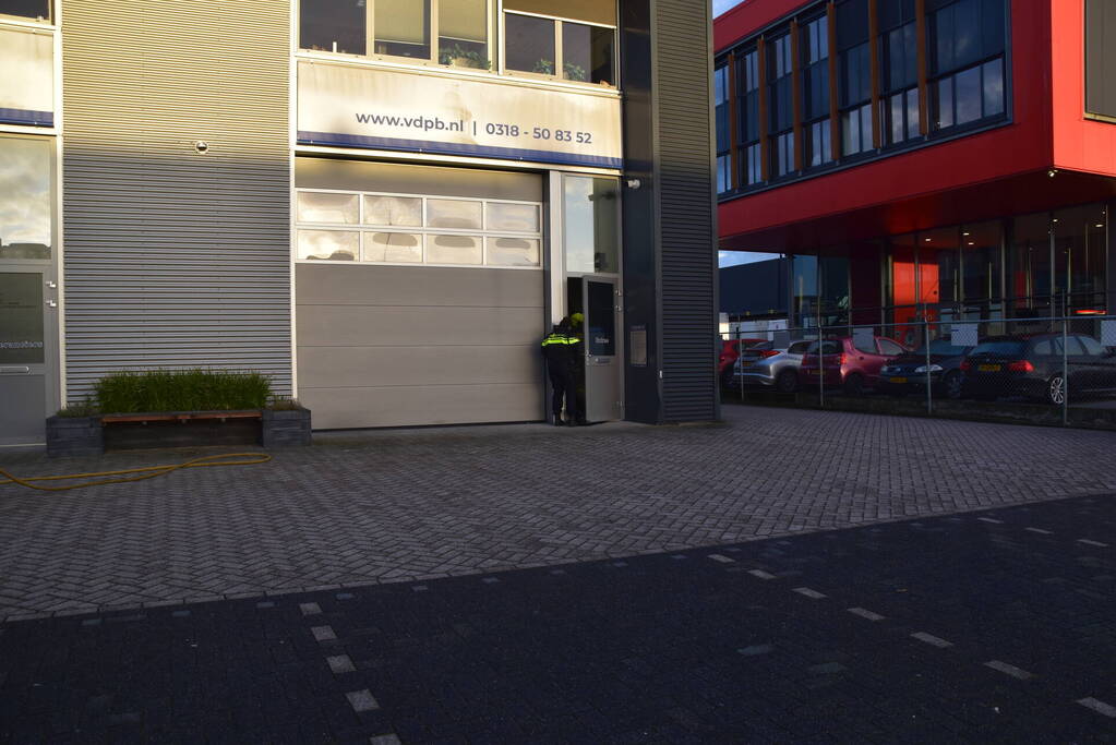 Brand in bedrijfspand zorgt voor rookontwikkeling