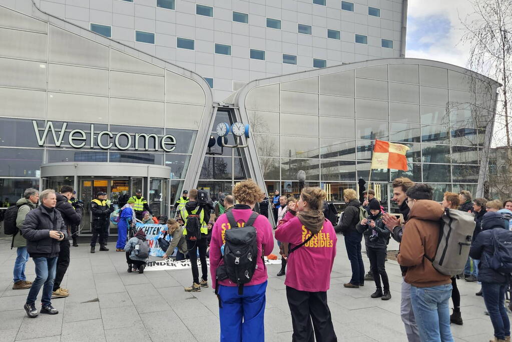 XR dringt eindhoven airport binnen