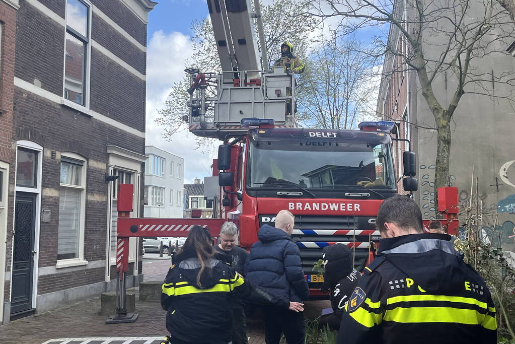 Brand op dak van woning