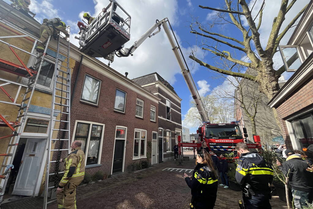 Brand op dak van woning