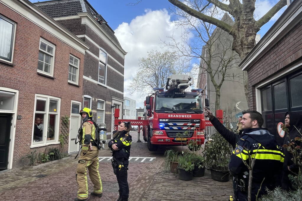 Brand op dak van woning