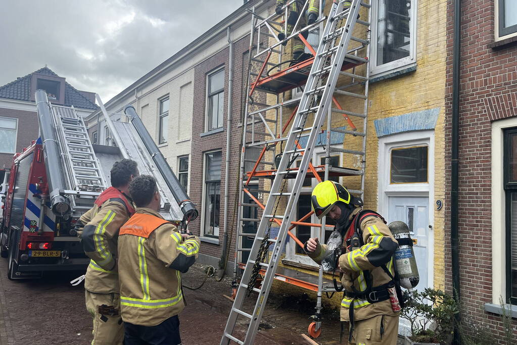 Brand op dak van woning