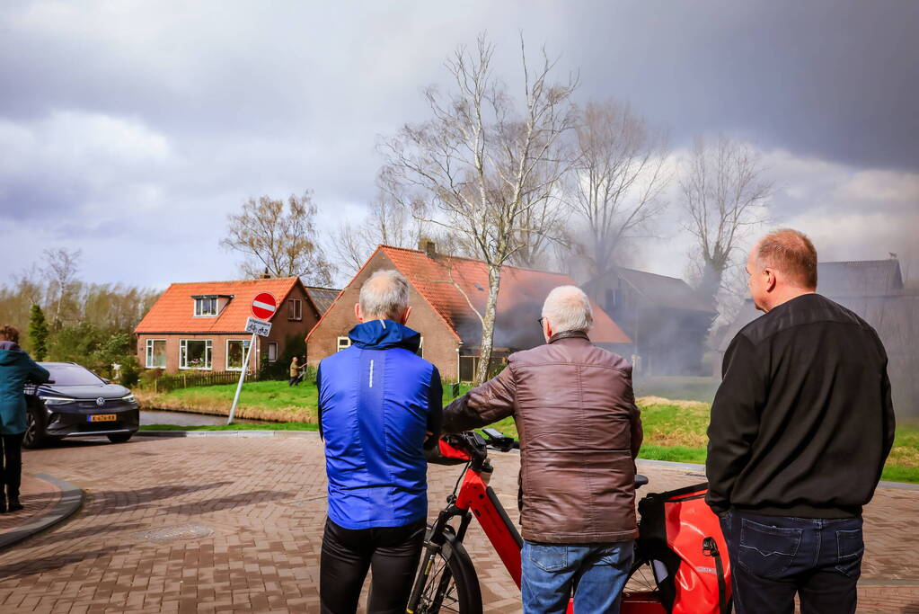 Felle brand aanbouw van voormalige manege