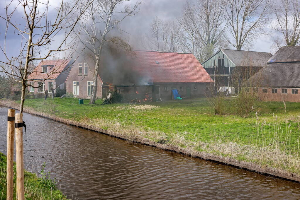 Felle brand aanbouw van voormalige manege