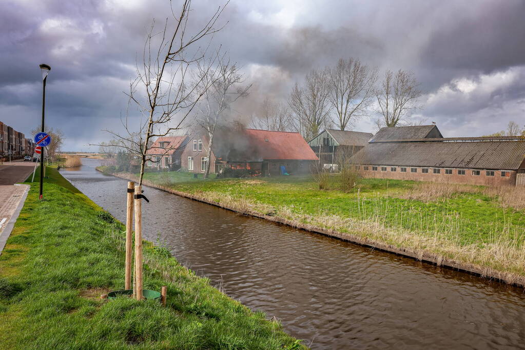 Felle brand aanbouw van voormalige manege