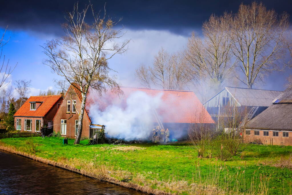 Felle brand aanbouw van voormalige manege