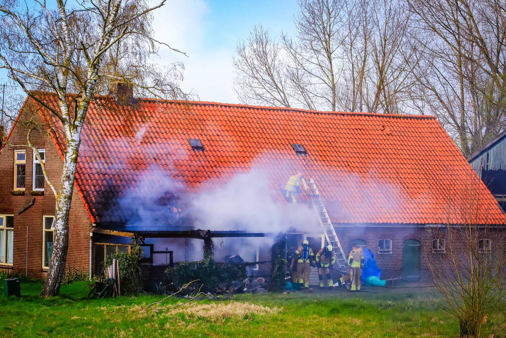 Felle brand aanbouw van voormalige manege