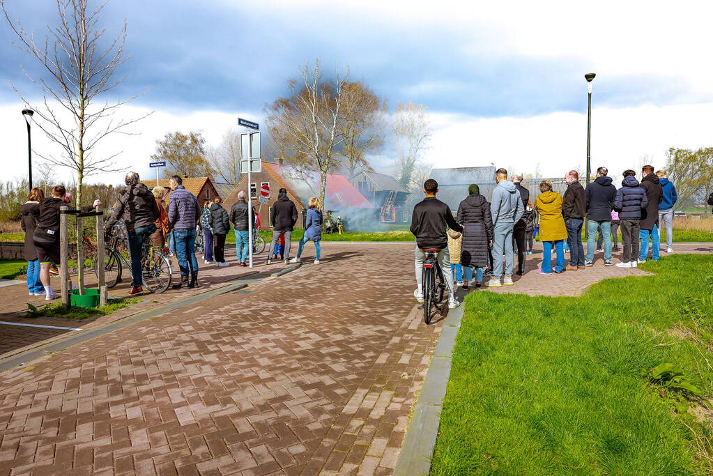 Felle brand aanbouw van voormalige manege