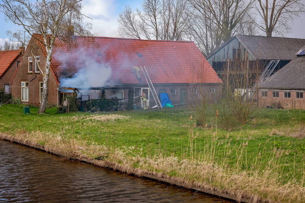 Felle brand aanbouw van voormalige manege