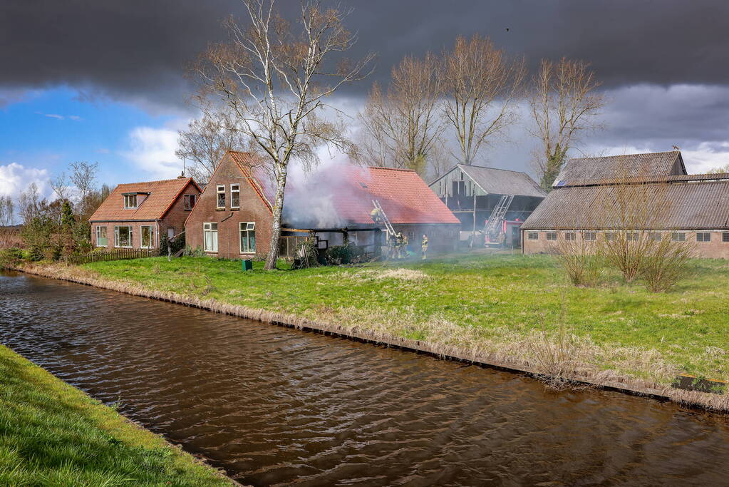 Felle brand aanbouw van voormalige manege