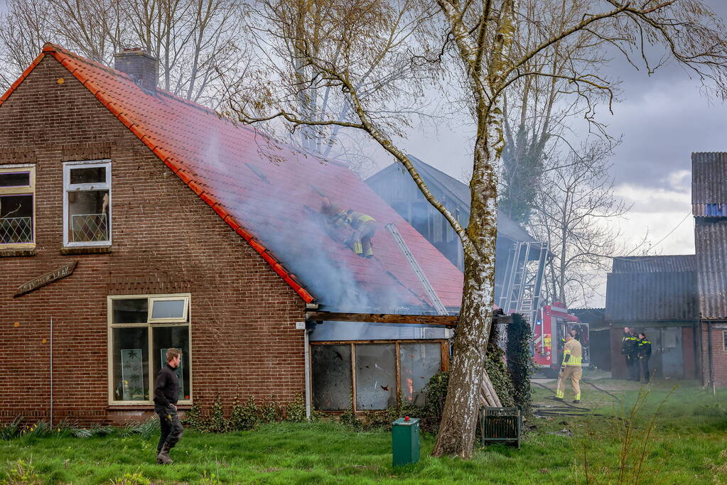 Felle brand aanbouw van voormalige manege