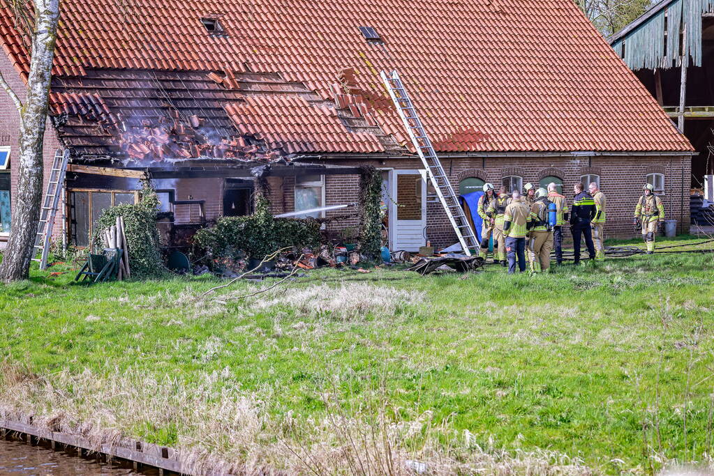 Felle brand aanbouw van voormalige manege