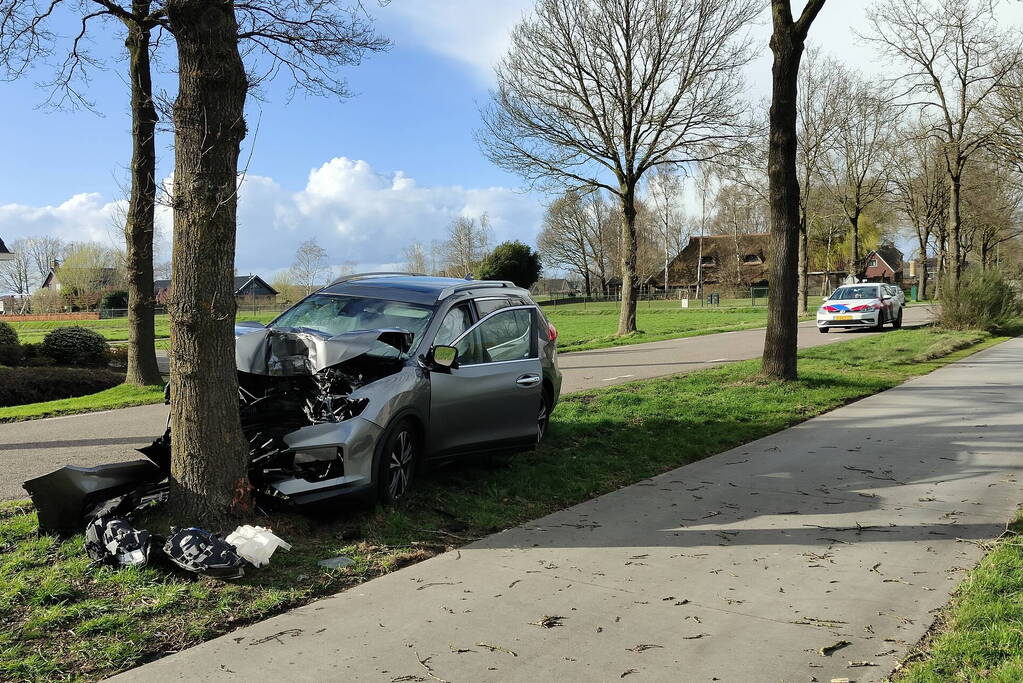 Flinke schade bij eenzijdig ongeval tegen boom