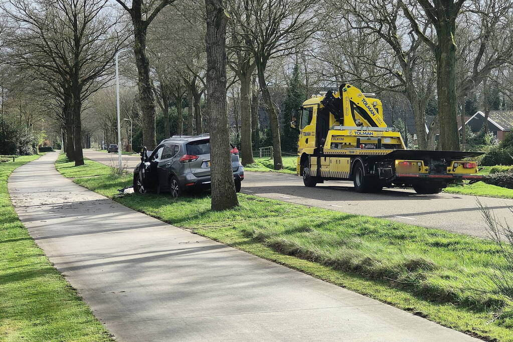 Flinke schade bij eenzijdig ongeval tegen boom