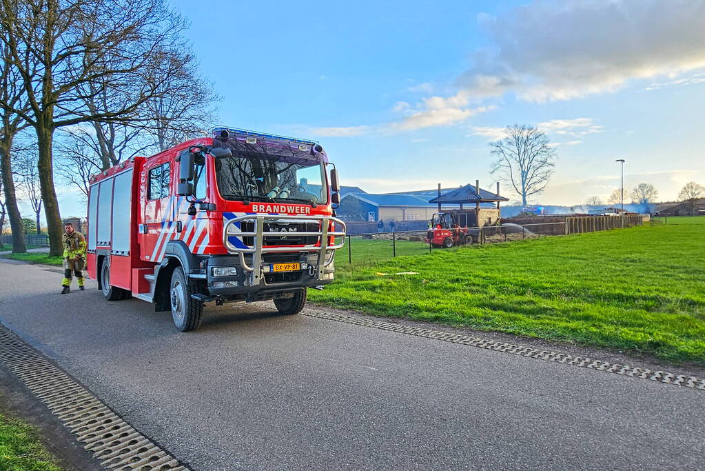 Middelbrand in stro hooiopslag