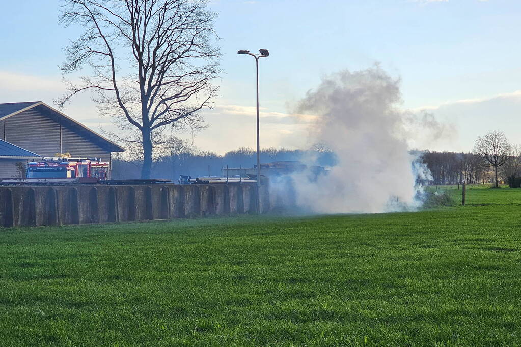 Middelbrand in stro hooiopslag