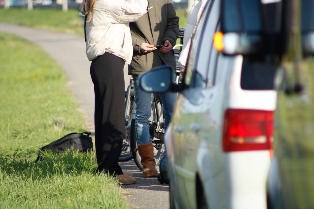 Meerdere fietsers onderuit na botsing met crossbrommer