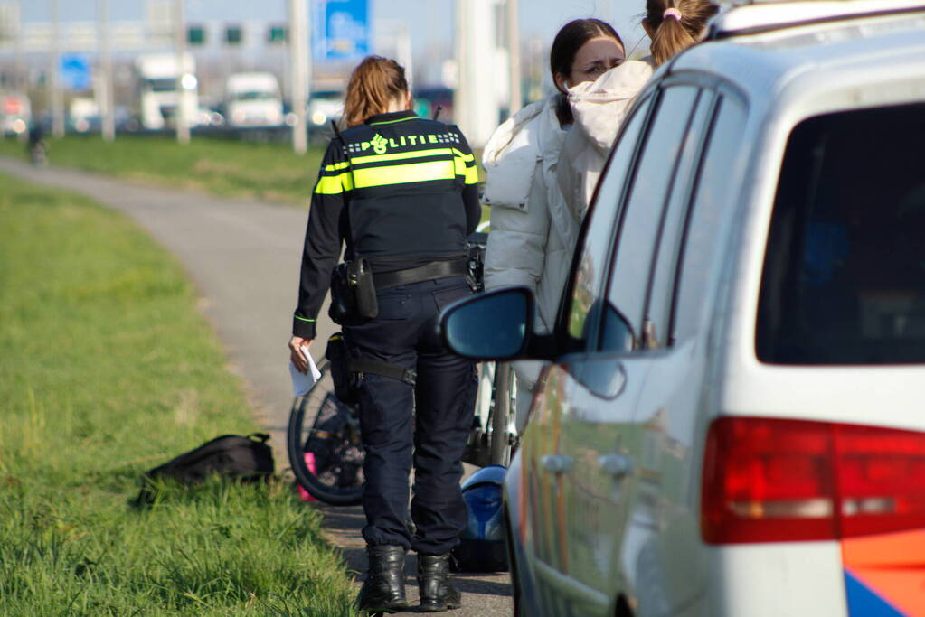 Meerdere fietsers onderuit na botsing met crossbrommer