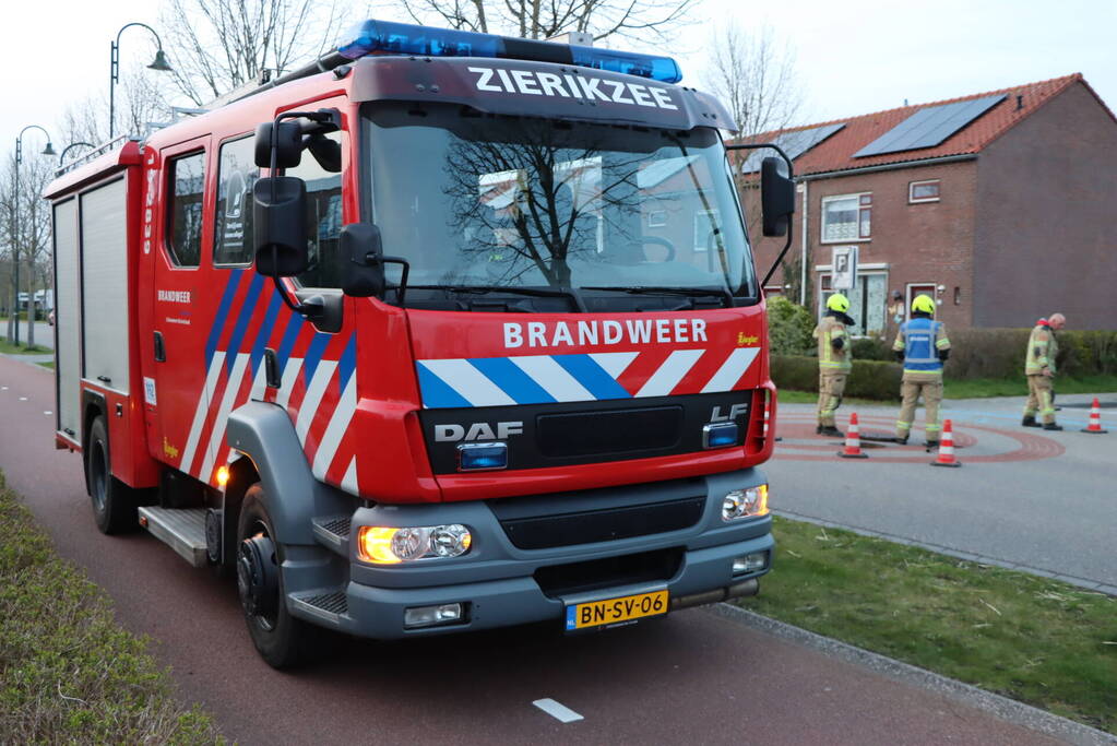 Brandweer doet onderzoek naar vreemde lucht in woning