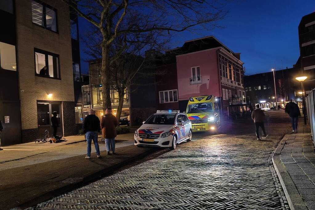 Persoon gewond na steekpartij in appartementencomplex