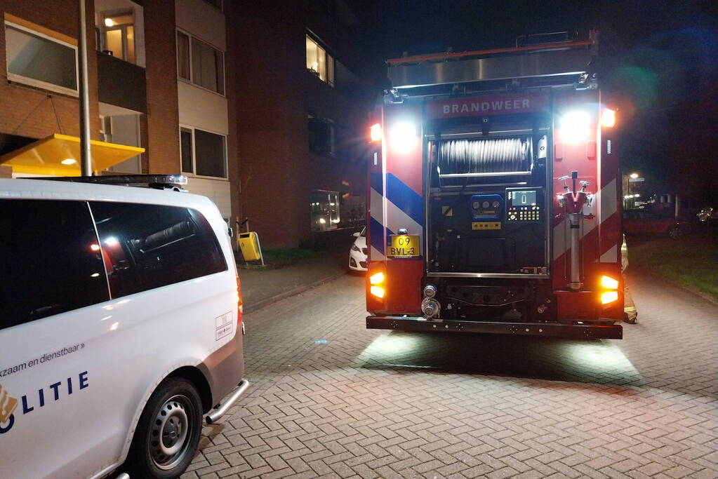 Brandweer forceert deur open vanwege incident in woning