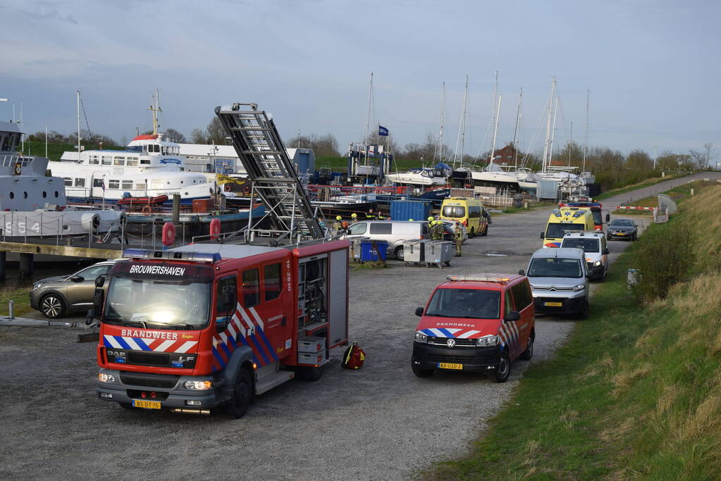 Overleden persoon door duikers van de marine boot aangetroffen