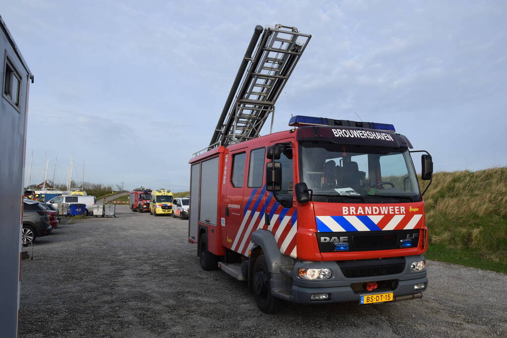 Overleden persoon door duikers van de marine boot aangetroffen