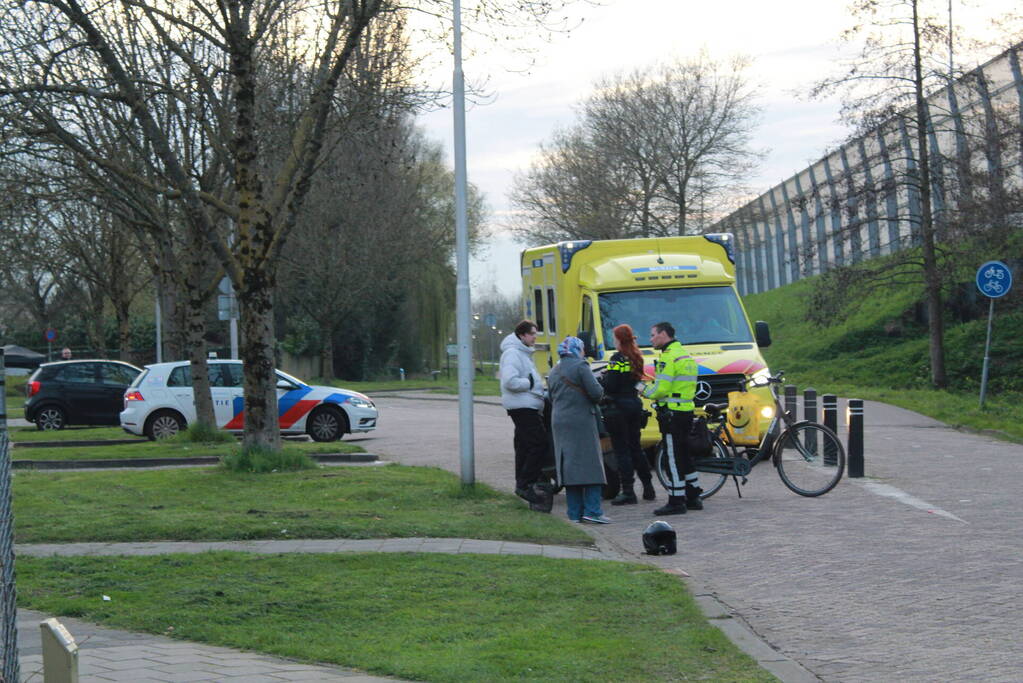 Maaltijdbezorger en fietser botsen