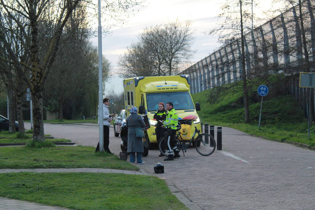 Maaltijdbezorger en fietser botsen