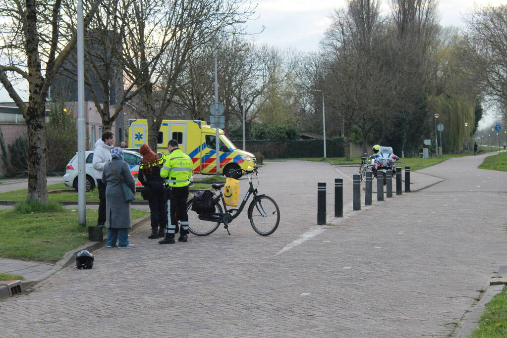 Maaltijdbezorger en fietser botsen