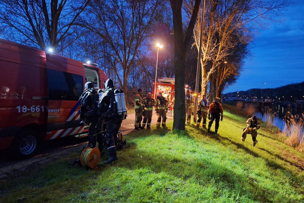 Veel hulpdiensten aanwezig vanwege fietsje langs waterkant