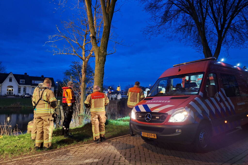 Veel hulpdiensten aanwezig vanwege fietsje langs waterkant