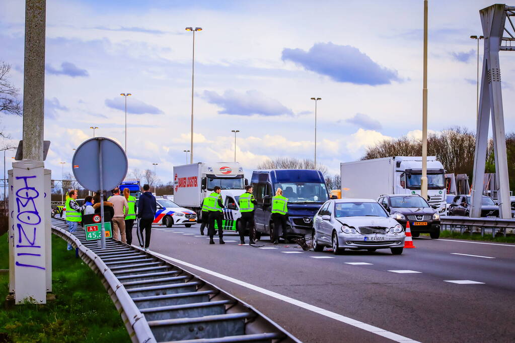 Drie voertuigen betrokken bij kettingbotsing