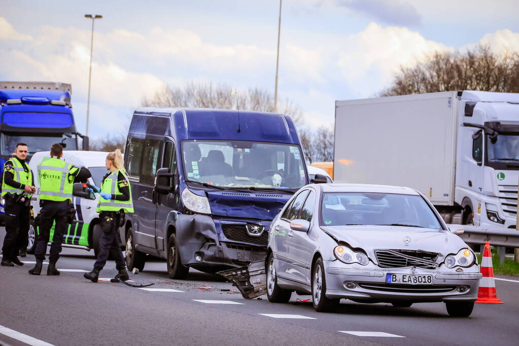 Drie voertuigen betrokken bij kettingbotsing