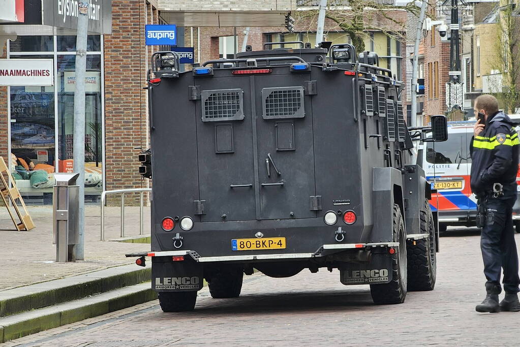 Arrestatieteam bij ernstig incident in centrum, ruim 150 woningen ontruimd