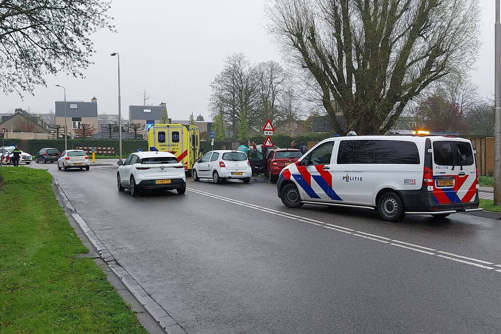 Flinke schade bij ongeval tussen twee auto's